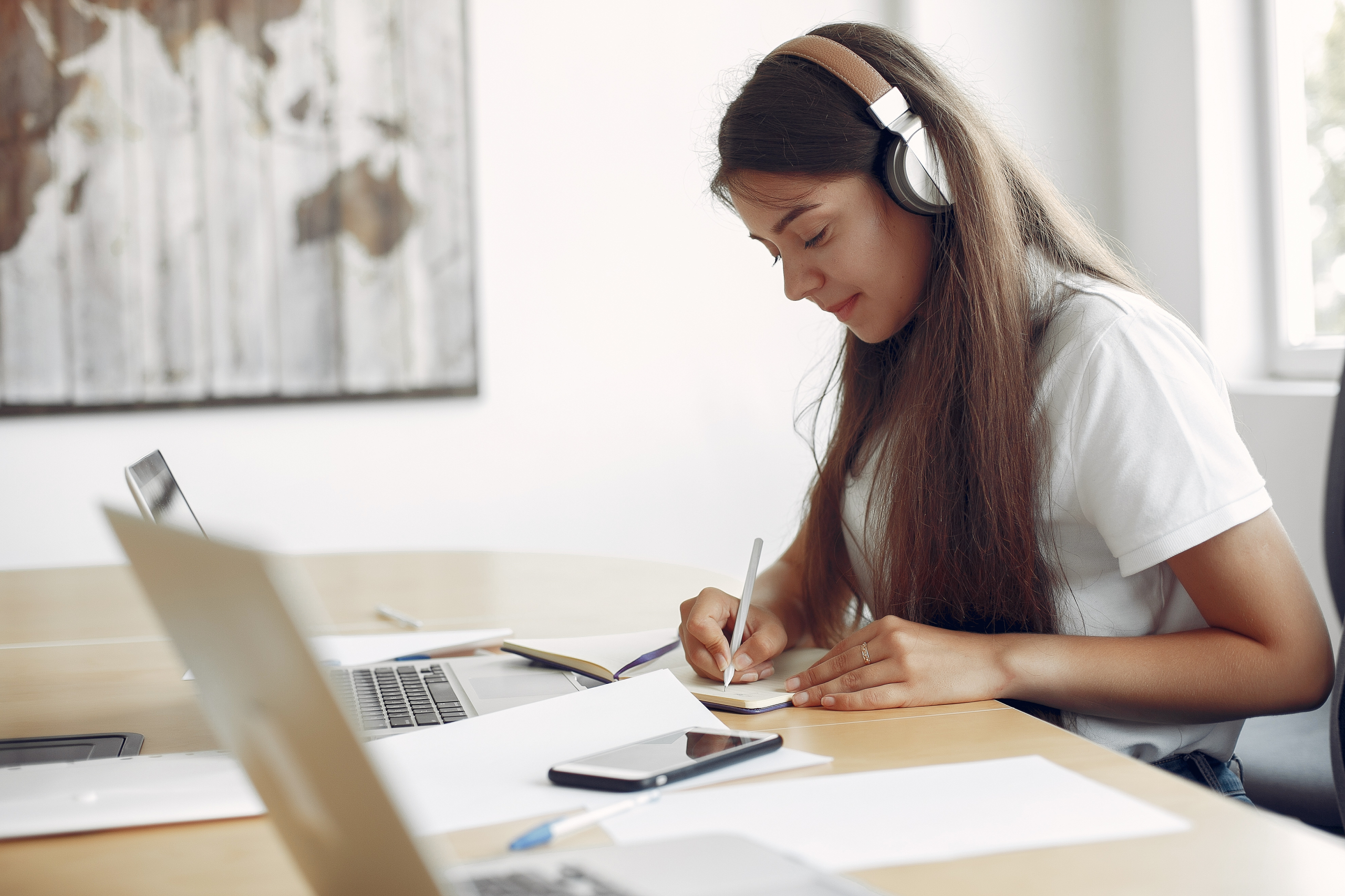 ¿Cómo puedo estudiar la secundaria desde mi casa en Panamá con QLU Academy?